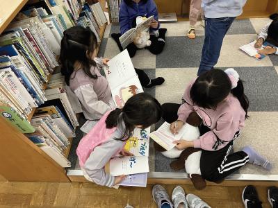 仲良く読書.jpg