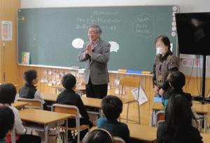 読み聞かせ　会長.jpg