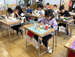 初めての給食.jpg