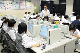 1年国際理解　調べ学習１.JPG