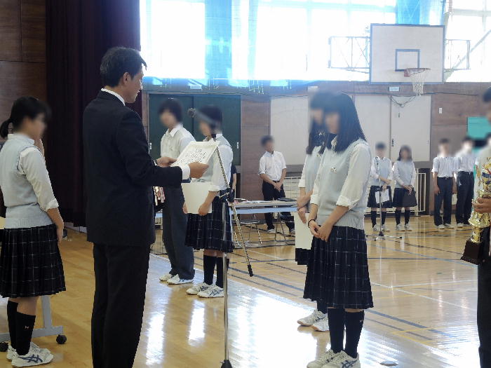 http://www.asahikawa-hkd.ed.jp/shunkoudai-jhs/hyousyou.jpg