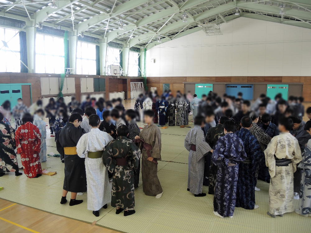 http://www.asahikawa-hkd.ed.jp/shunkoudai-jhs/kimono2.jpg