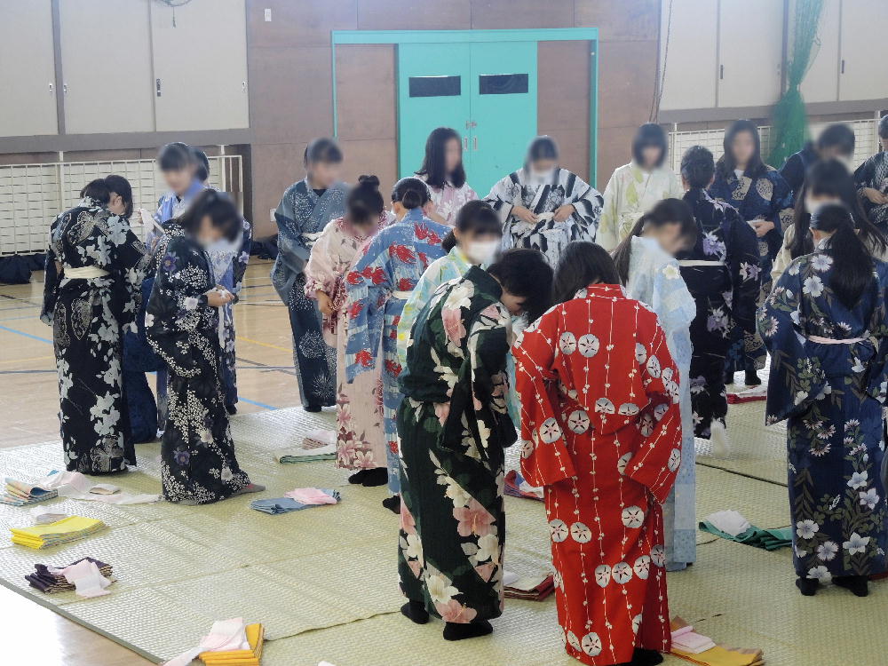 http://www.asahikawa-hkd.ed.jp/shunkoudai-jhs/kimono3.jpg