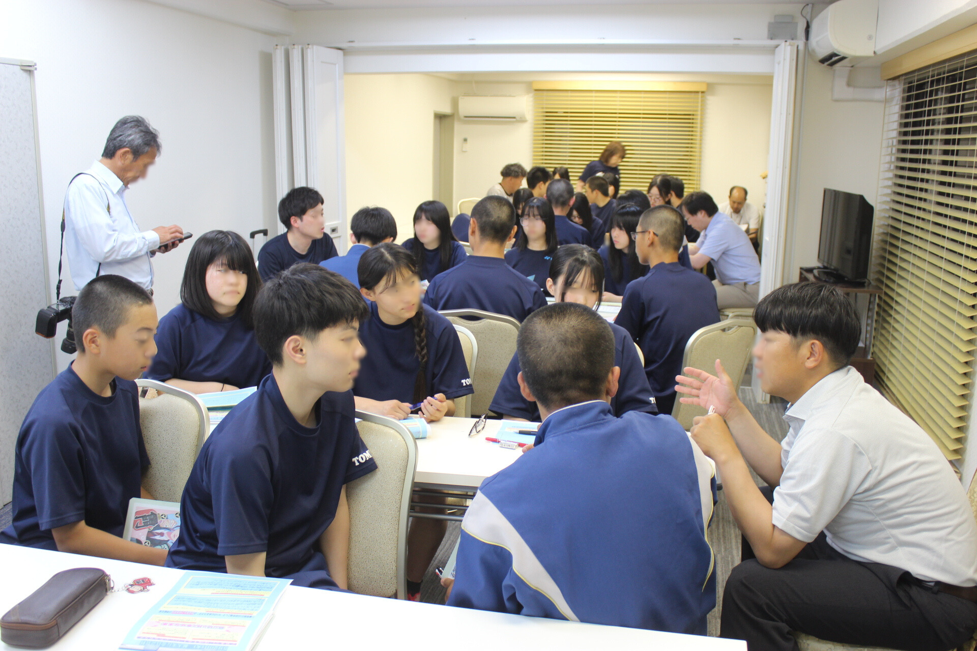 http://www.asahikawa-hkd.ed.jp/toumei-jhs/%E7%8F%AD%E9%95%B7%E4%BC%9A%E8%AD%B0.jpg